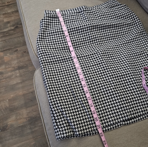 Vintage houndstooth black white wool pencil skirt - Picture 10 of 14
